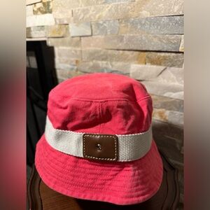 Woman’s M/L Gap Bucket/Boonie/Safari/Fisherman Hat In Coral W/a Tan Belt Accent.